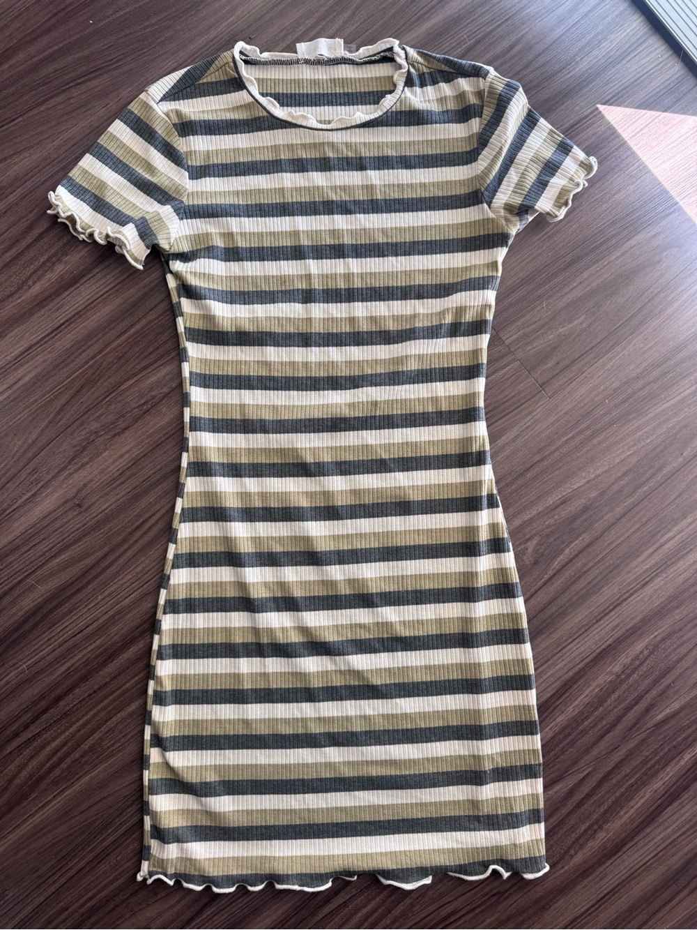 VESTIQUE | Size Small | Striped Short-Sleeve Bodycon Dress in Olive and Cream